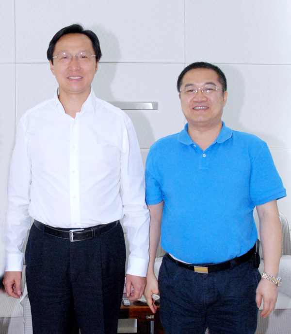 12.農(nóng)業(yè)部部長韓長賦與正邦集團總裁林印孫親切合影.jpg